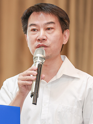 王 巍