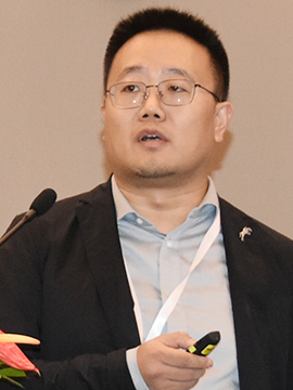 张 磊